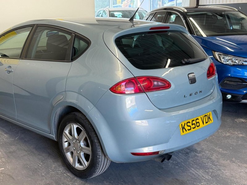 SEAT LEON
