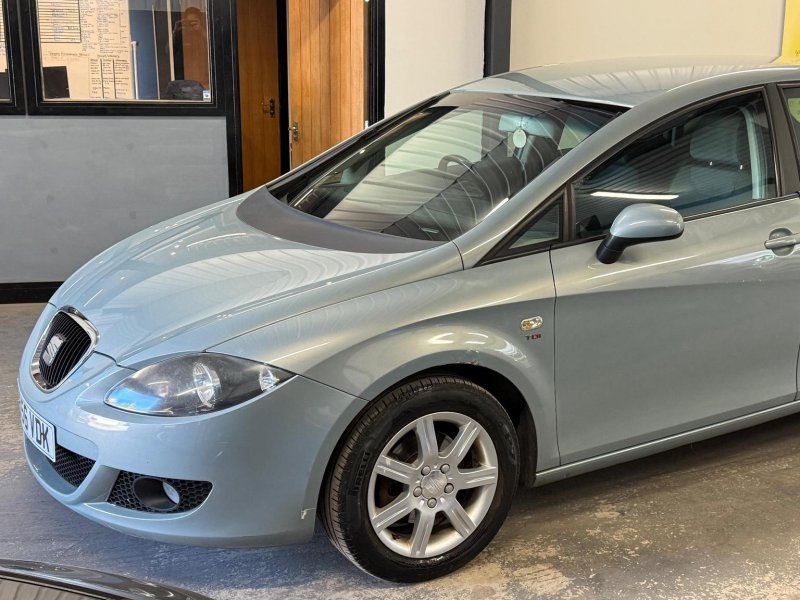 SEAT LEON