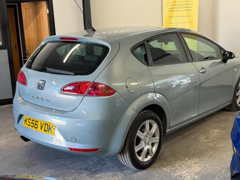 SEAT LEON