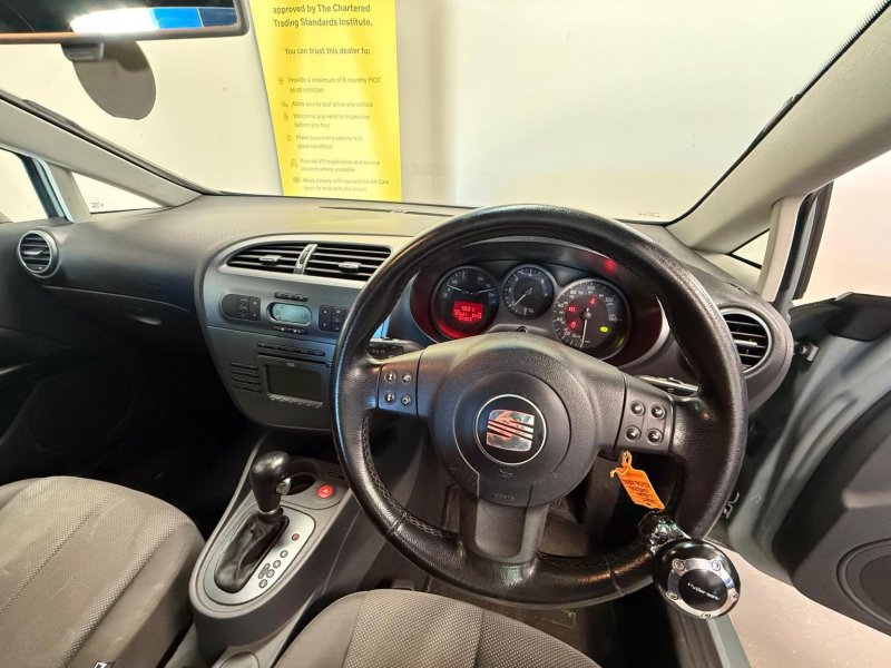 SEAT LEON