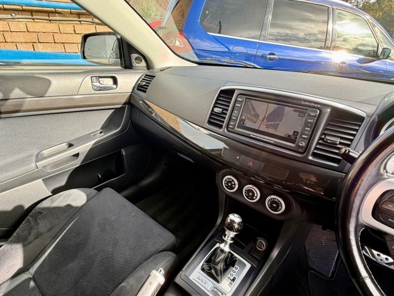 MITSUBISHI LANCER