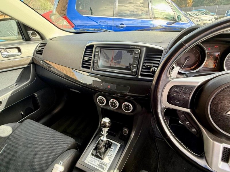 MITSUBISHI LANCER