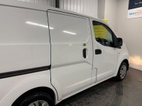 NISSAN E-NV200