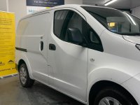 NISSAN E-NV200