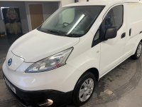 NISSAN E-NV200