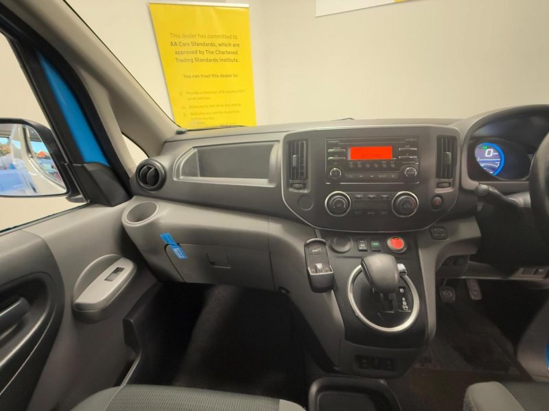 NISSAN E-NV200