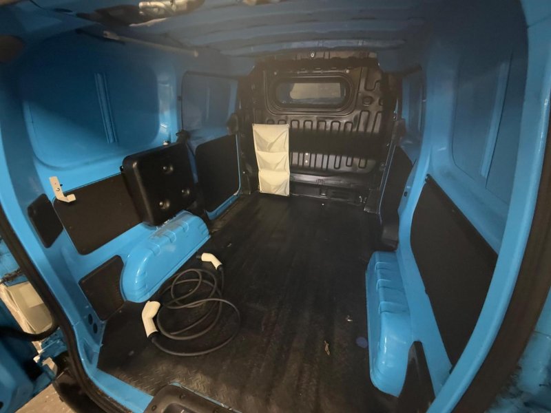 NISSAN E-NV200