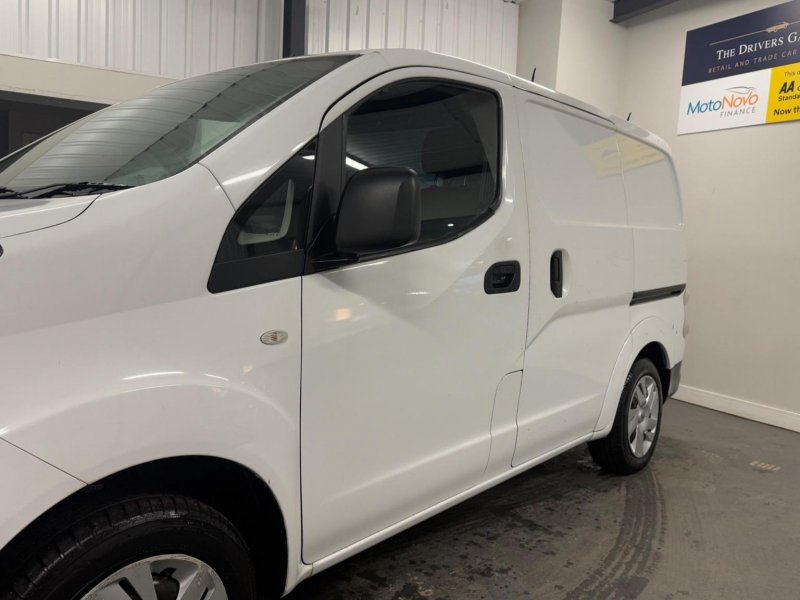 NISSAN E-NV200