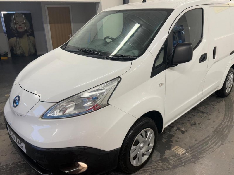 NISSAN E-NV200
