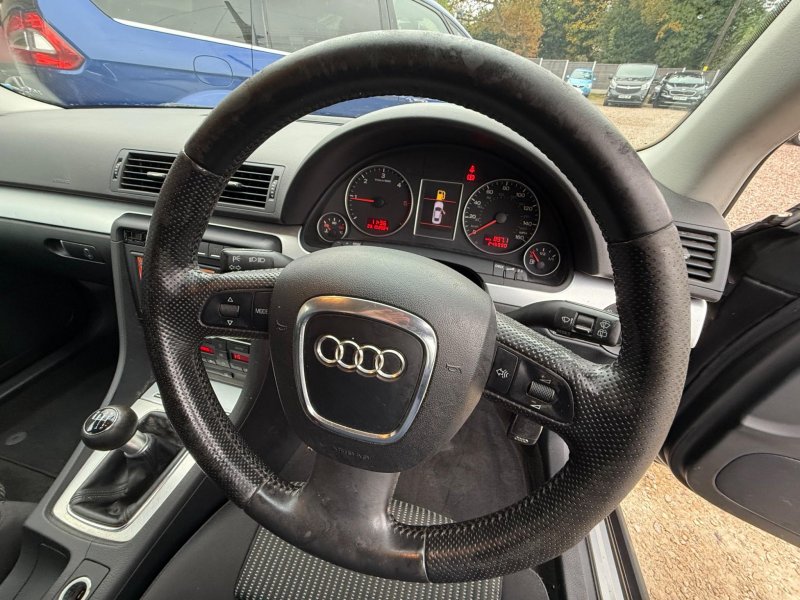AUDI A4 AVANT