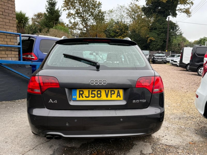 AUDI A4 AVANT