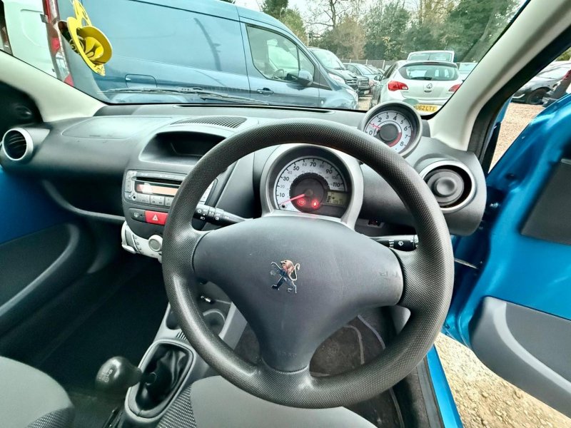 PEUGEOT 107