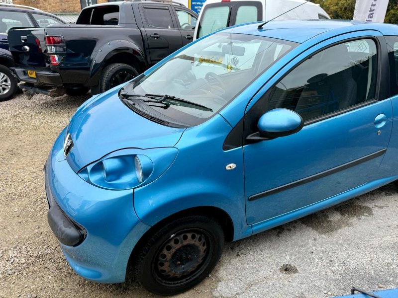 PEUGEOT 107