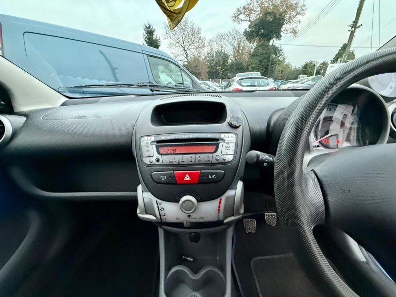 PEUGEOT 107