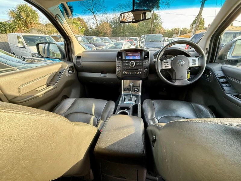NISSAN NAVARA