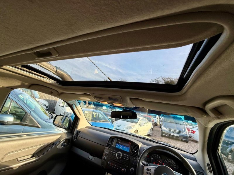 NISSAN NAVARA