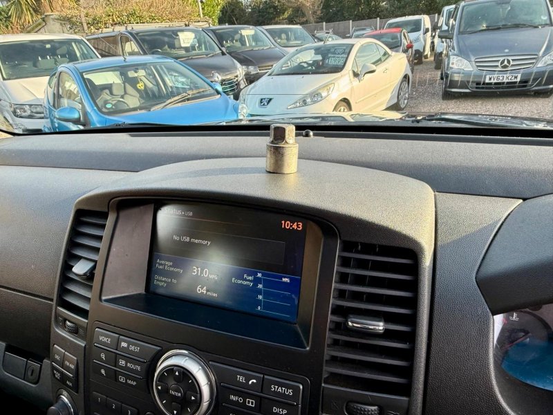NISSAN NAVARA