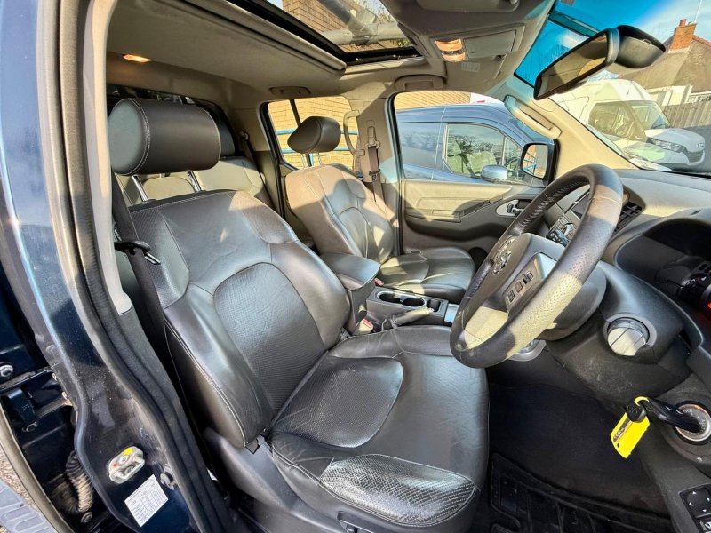 NISSAN NAVARA