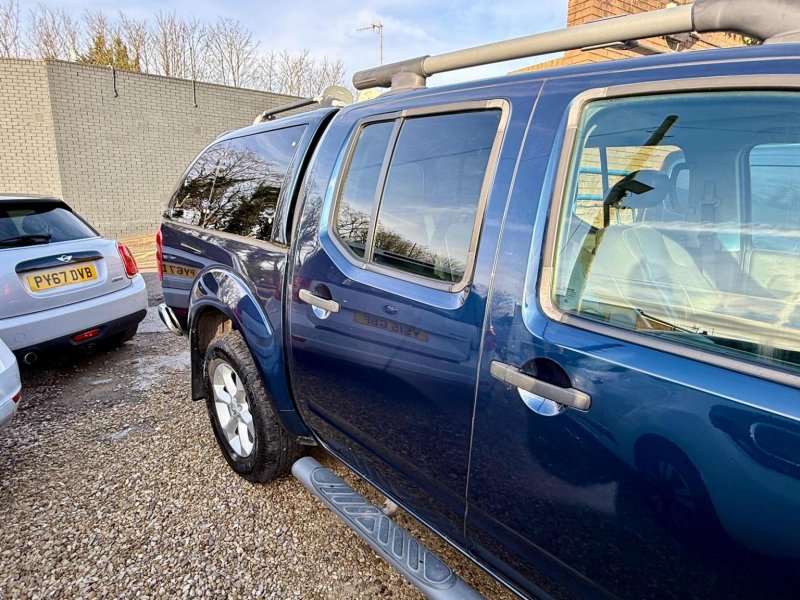 NISSAN NAVARA