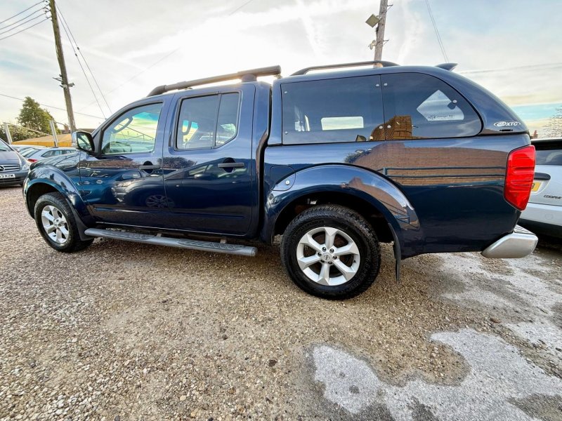 NISSAN NAVARA