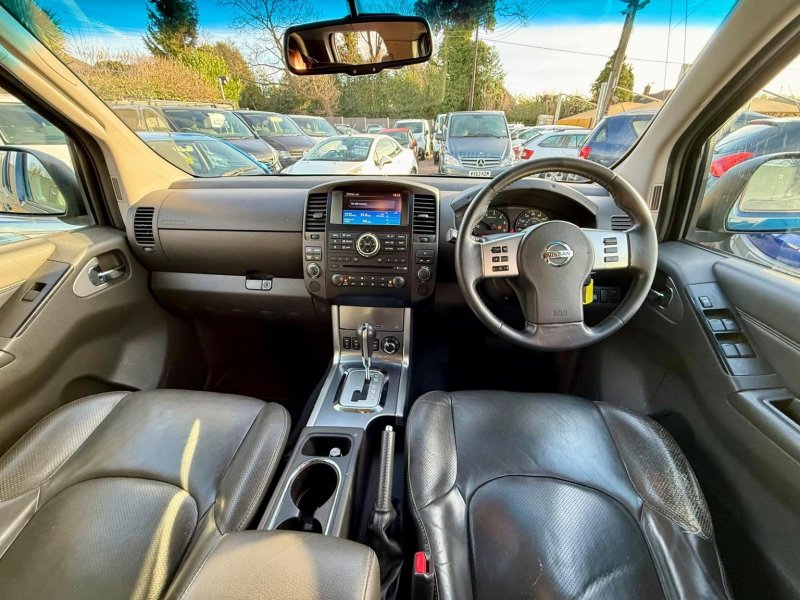 NISSAN NAVARA