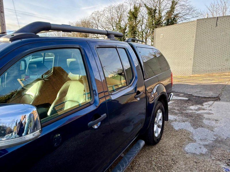 NISSAN NAVARA