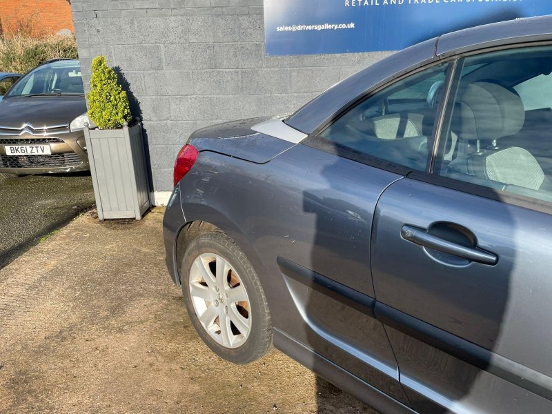 PEUGEOT 207 CC
