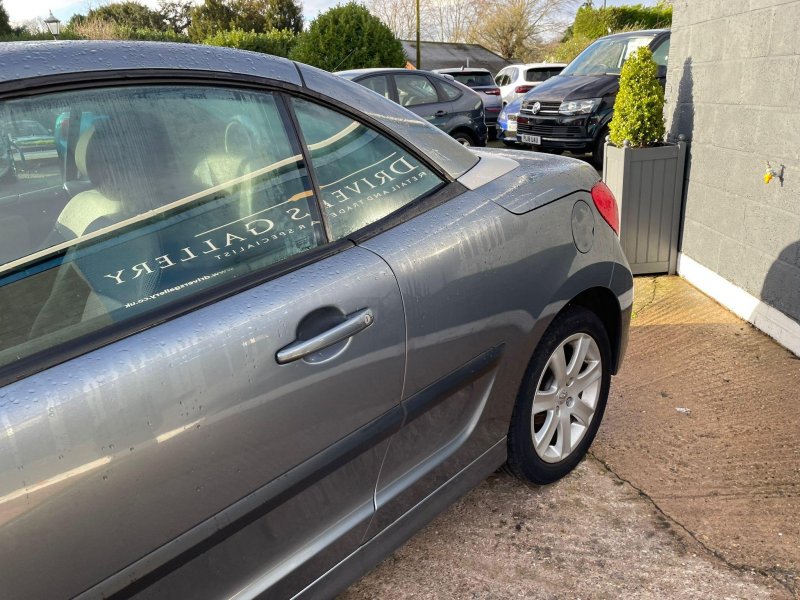 PEUGEOT 207 CC