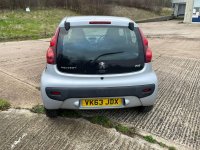 PEUGEOT 107