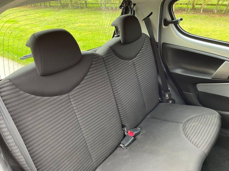 PEUGEOT 107