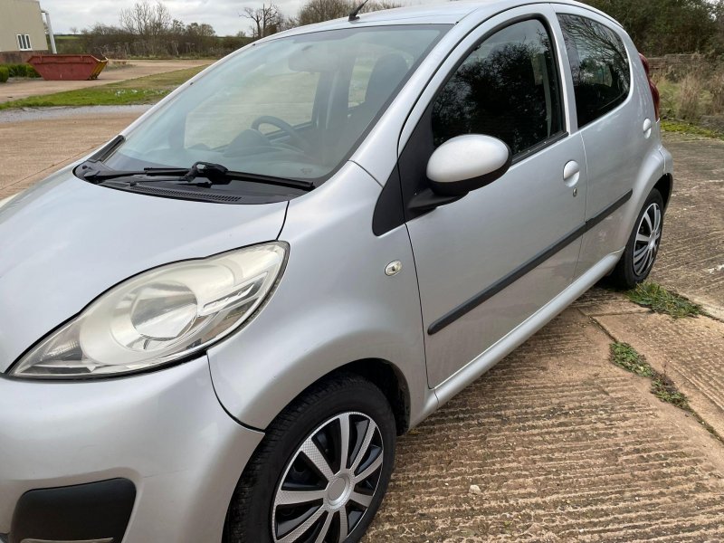 PEUGEOT 107