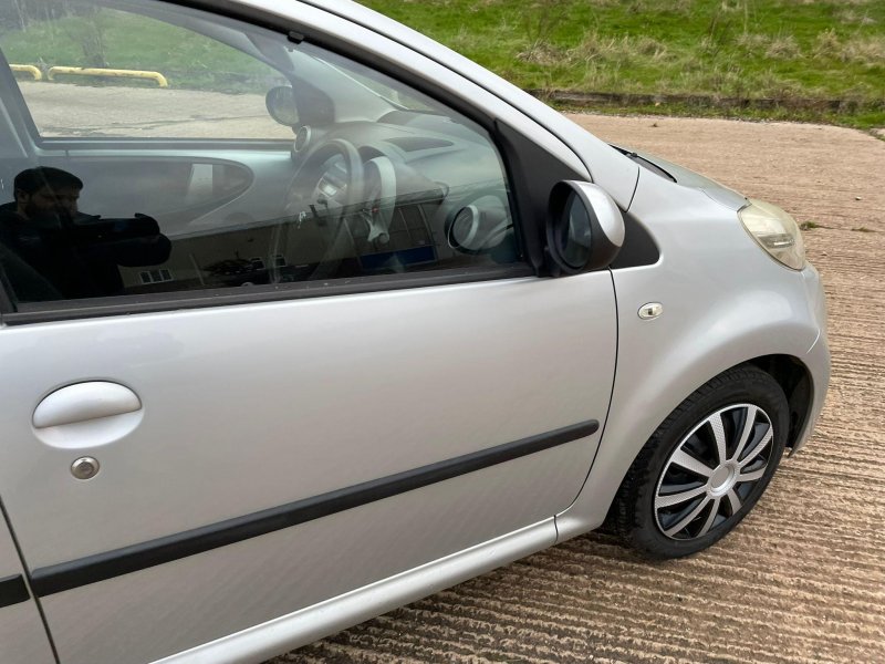 PEUGEOT 107