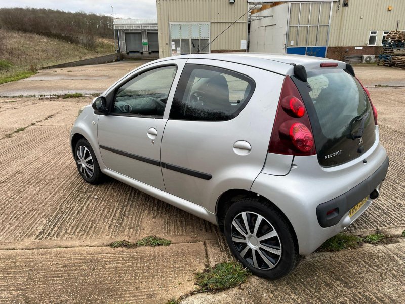 PEUGEOT 107