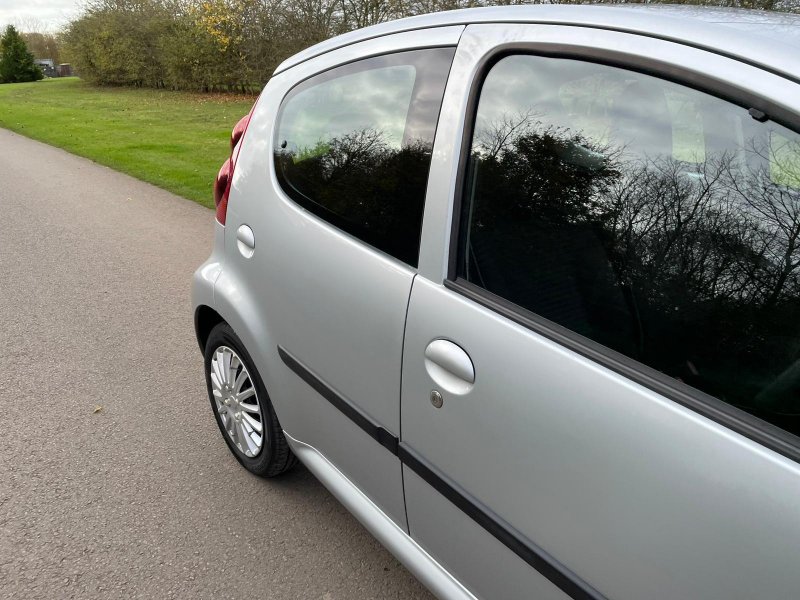 PEUGEOT 107