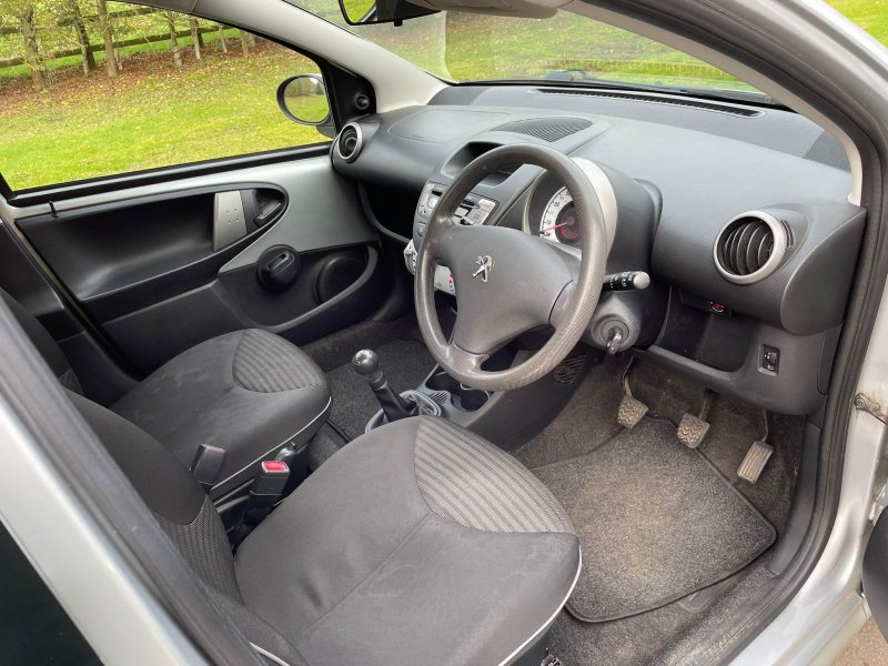 PEUGEOT 107