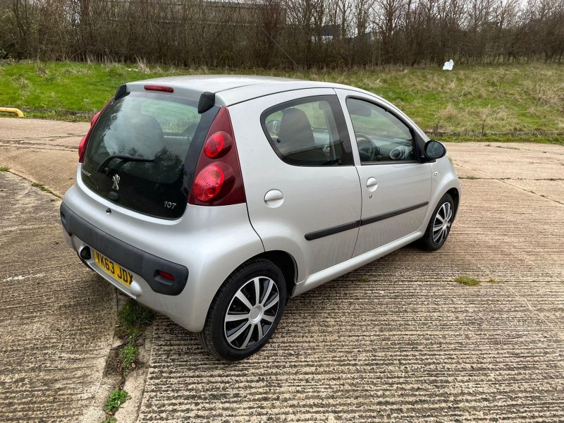 PEUGEOT 107