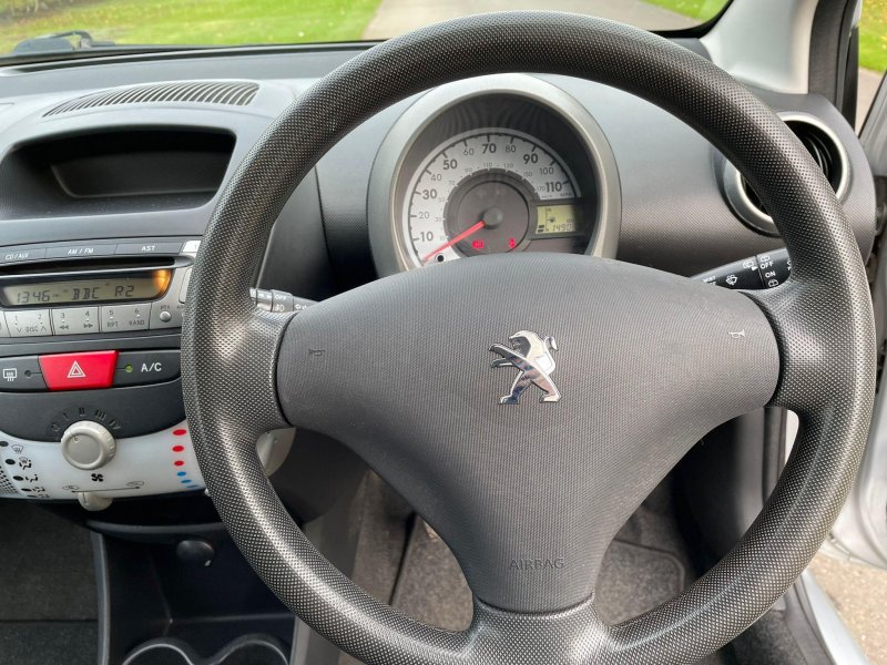 PEUGEOT 107