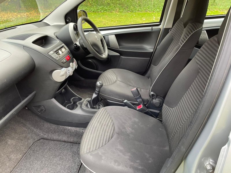 PEUGEOT 107