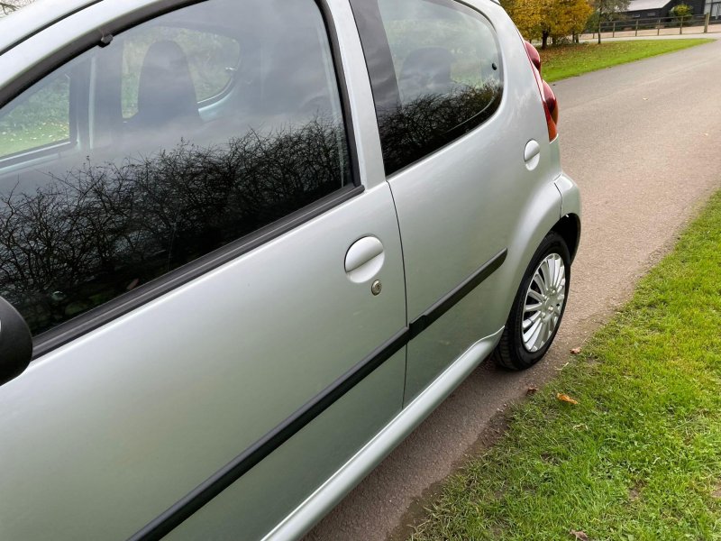 PEUGEOT 107