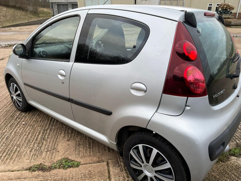 PEUGEOT 107