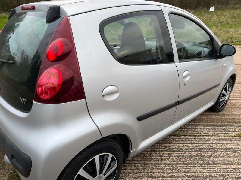 PEUGEOT 107