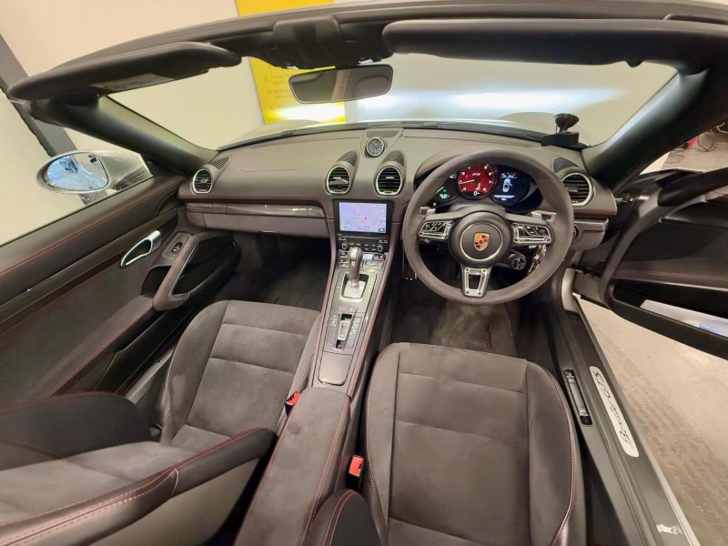 PORSCHE 718