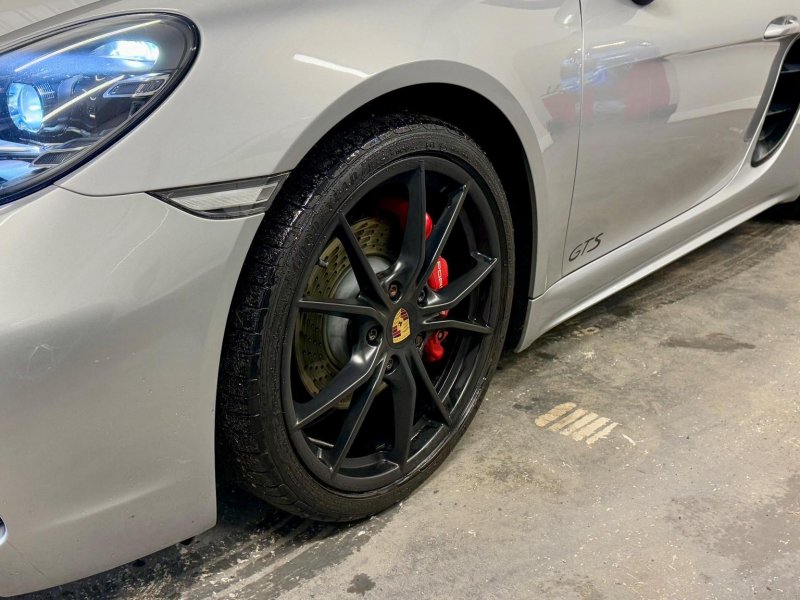 PORSCHE 718