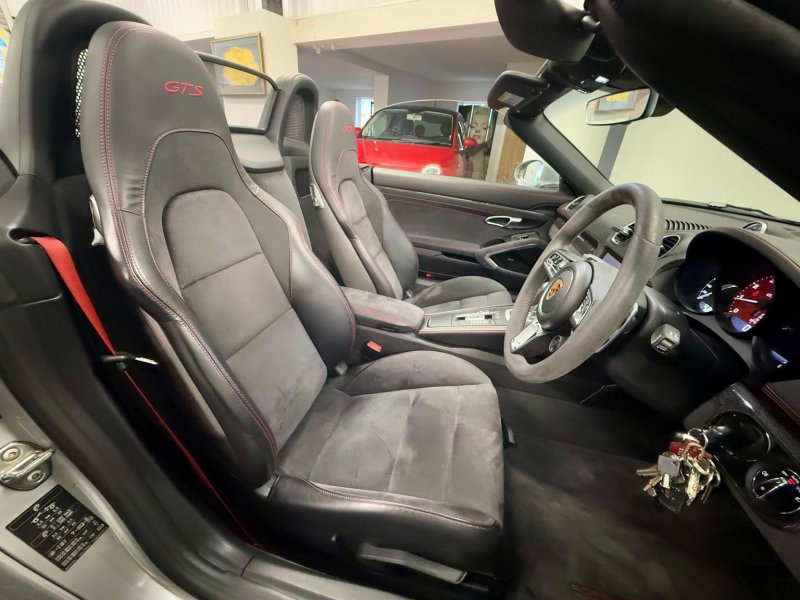 PORSCHE 718