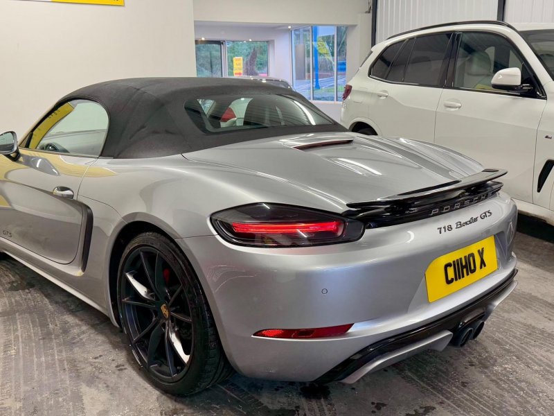 PORSCHE 718