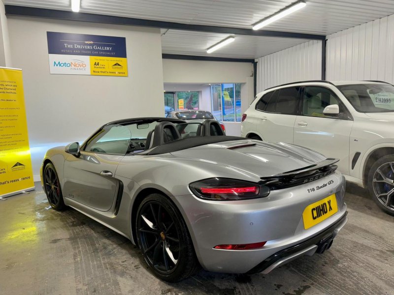 PORSCHE 718