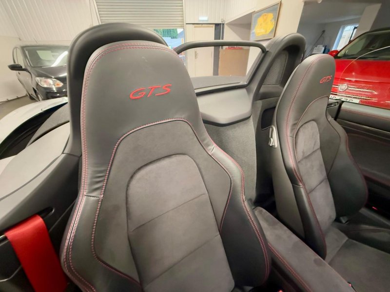 PORSCHE 718