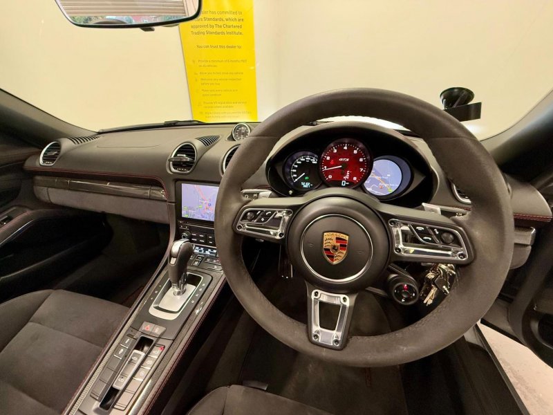 PORSCHE 718