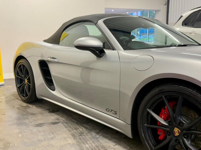 PORSCHE 718