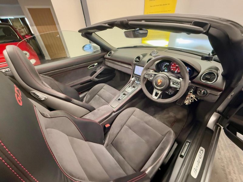 PORSCHE 718